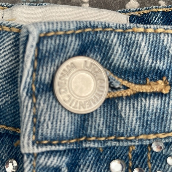 LITZ BY UNIQ Darling Crystal Daisy Dukes Denim Distressed Shorts Size S/27” - Picture 3 of 9